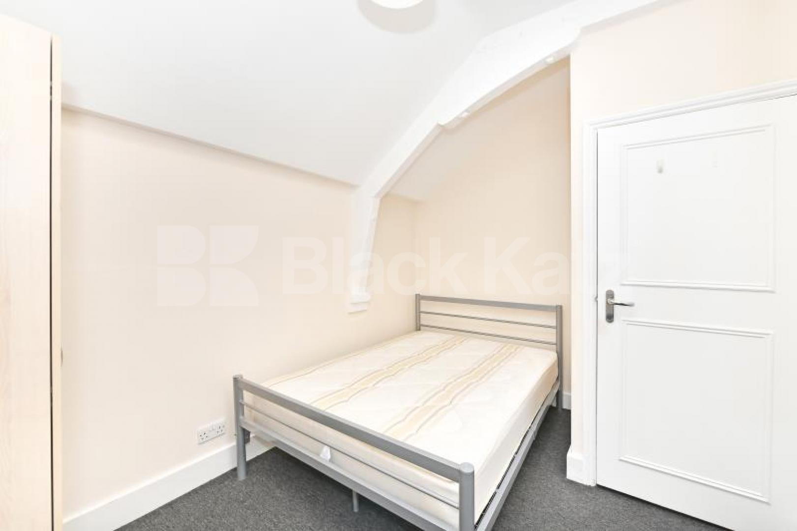 			MEWS HOUSE, 3 Bedroom, 1 bath, 1 reception Flat			 Park Mews, Crouch End N8